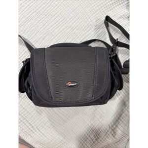 GENUINE Lowepro Edit 110 Camera Case/Bag Black - EUC